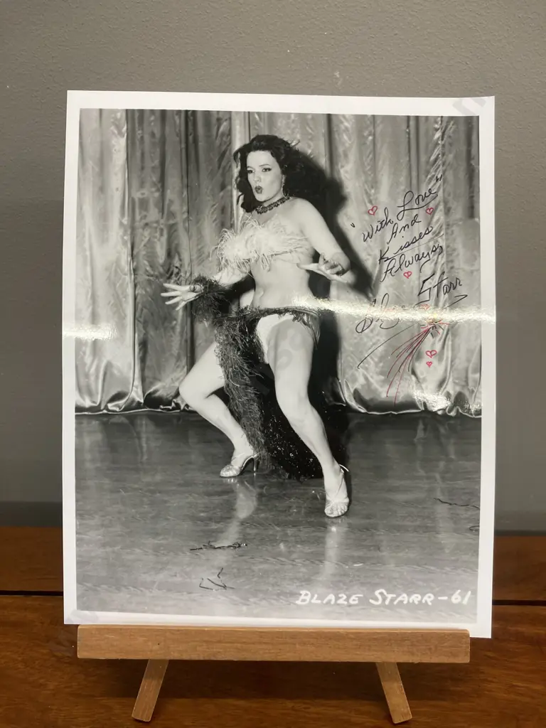 Blaze Starr Signed Photo 25 x 20cm With Hologram Authentication Image 1++